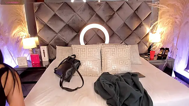 sofhiaa adaams online show from 10.26.25