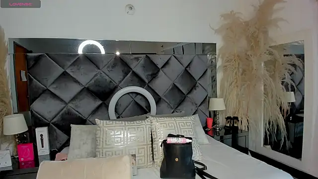 sofhiaa adaams online show from 10.27.25