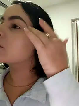 Lia Hurley online show from 12.23.24