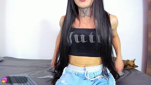 Snapshot of mariana_preciado chatting on 10.27.25 mariana preciado online show from 10.27.25