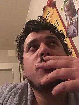 Snapshot of Daminou28 chatting on 12.18.24 Daminou28 online show from 12.18.24