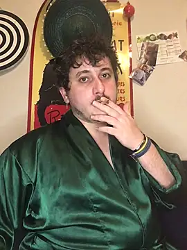 Snapshot of Daminou28 chatting on 12.19.24 Daminou28 online show from 12.19.24