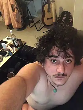 Snapshot of Daminou28 chatting on 02.25.25 Daminou28 online show from 02.25.25