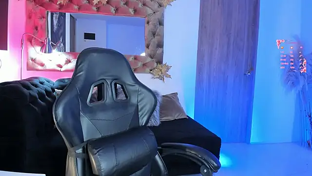 Snapshot of AmelyaMann chatting on 05.17.26 AmelyaMann online show from 05.17.26