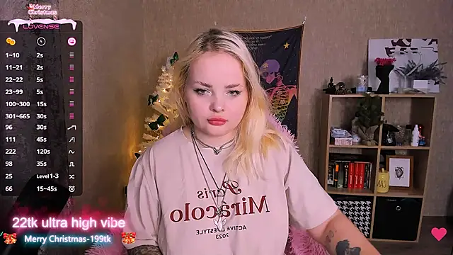 Snapshot of flower_sarah_ chatting on 12.30.24 flower sarah online show from 12.30.24