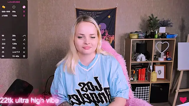 Snapshot of flower_sarah_ chatting on 02.09.25 flower sarah online show from 02.09.25