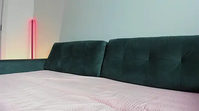 Midnight Mi online show from 06.09.26