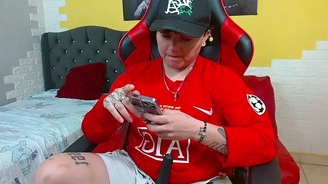 Snapshot of isabeautyx19 chatting on 02.12.26 isabeautyx19 online show from 02.12.26