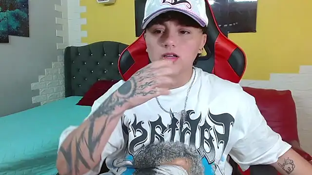 Snapshot of isabeautyx19 chatting on 02.16.26 isabeautyx19 online show from 02.16.26