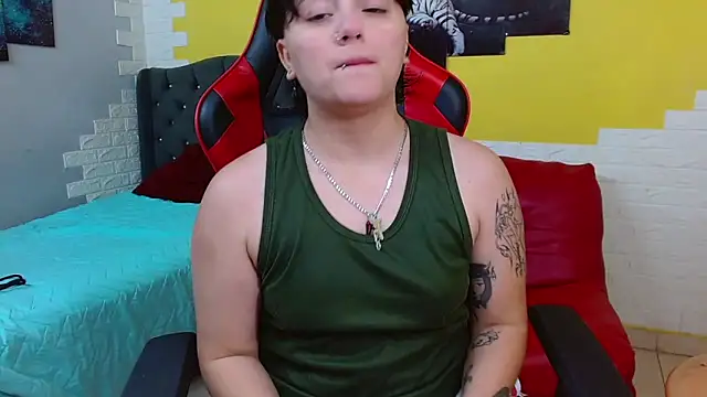 Snapshot of isabeautyx19 chatting on 02.18.26 isabeautyx19 online show from 02.18.26