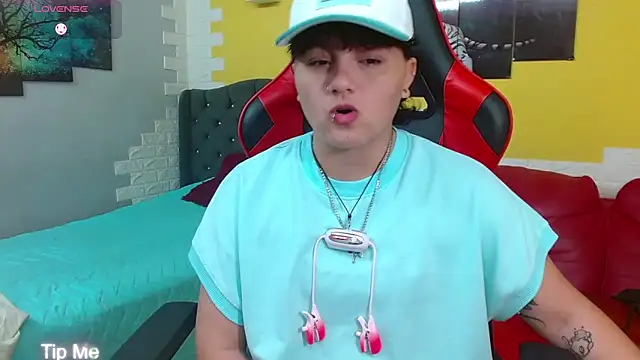 Snapshot of isabeautyx19 chatting on 02.22.26 isabeautyx19 online show from 02.22.26