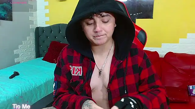 Snapshot of isabeautyx19 chatting on 02.25.26 isabeautyx19 online show from 02.25.26