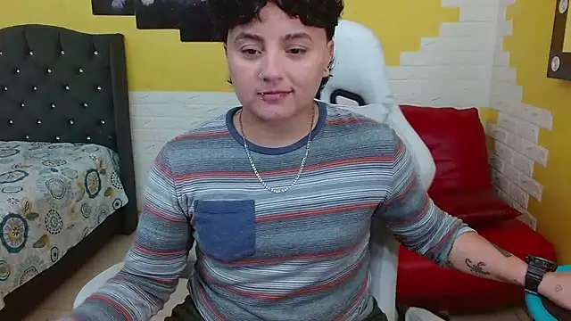 Snapshot of isabeautyx19 chatting on 03.18.26 isabeautyx19 online show from 03.18.26