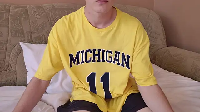 Snapshot of callmenineoneseven chatting on 09.09.25 callmenineoneseven online show from 09.09.25