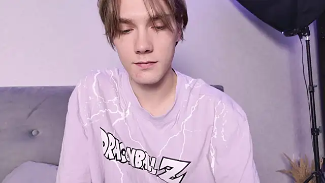 Snapshot of callmenineoneseven chatting on 10.02.25 callmenineoneseven online show from 10.02.25