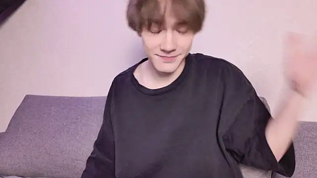 Snapshot of callmenineoneseven chatting on 10.18.25 callmenineoneseven online show from 10.18.25