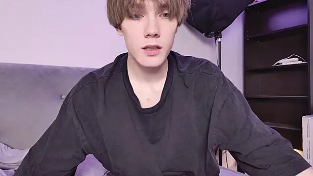 Snapshot of callmenineoneseven chatting on 10.19.25 callmenineoneseven online show from 10.19.25