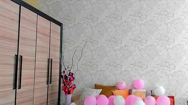 JulisSweet online show from 02.20.25