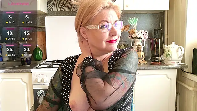 Snapshot of -Yourwoman- chatting on 11.04.25 -Yourwoman- online show from 11.04.25