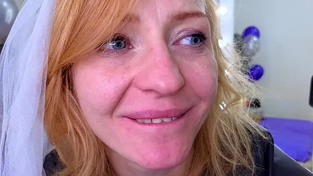 Snapshot of SquirtyAlisa chatting on 10.29.25 SquirtyAlisa online show from 10.29.25