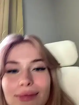 Snapshot of Vladamais chatting on 02.25.25 Vladamais online show from 02.25.25