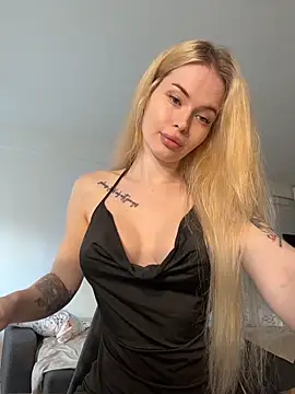 Snapshot of Vladamais chatting on 03.03.26 Vladamais online show from 03.03.26