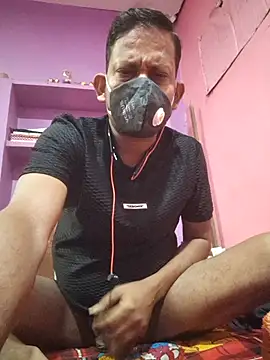 Snapshot of ind_hero chatting on 12.22.25 ind hero online show from 12.22.25