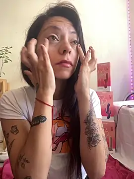 Snapshot of melisabunnny chatting on 11.22.25 melisabunnny online show from 11.22.25