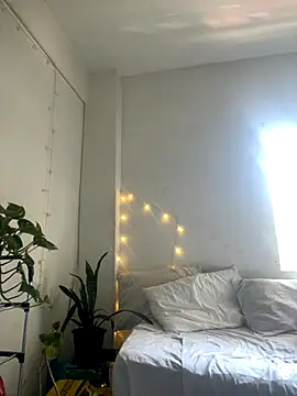 Snapshot of melisabunnny chatting on 12.04.25 melisabunnny online show from 12.04.25