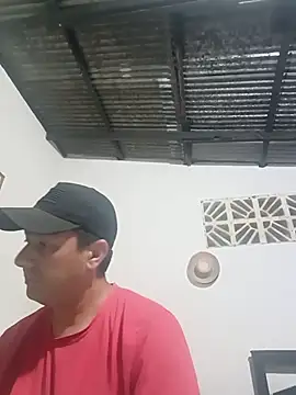 Snapshot of walwan85 chatting on 11.25.25 walwan85 online show from 11.25.25