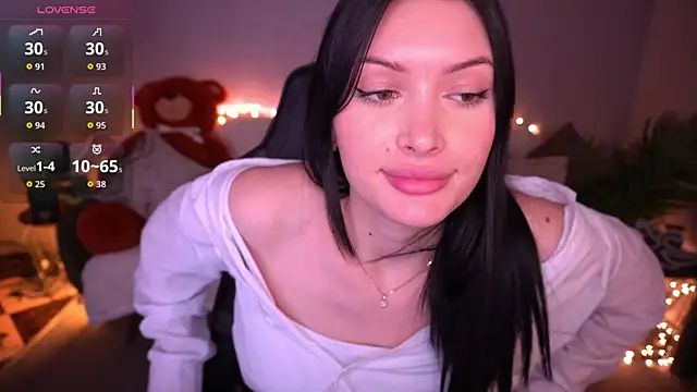 Snapshot of MilaSecrett chatting on 02.19.26 MilaSecrett online show from 02.19.26