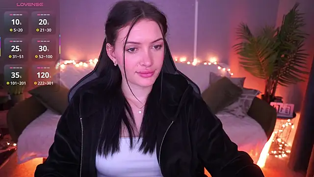 Snapshot of MilaSecrett chatting on 03.14.26 MilaSecrett online show from 03.14.26