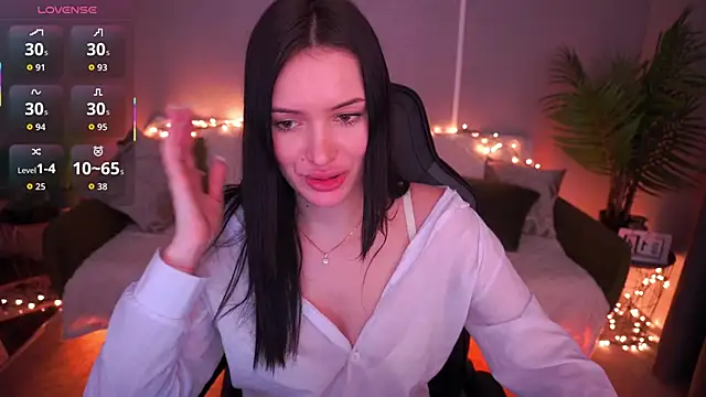 Snapshot of MilaSecrett chatting on 03.16.26 MilaSecrett online show from 03.16.26