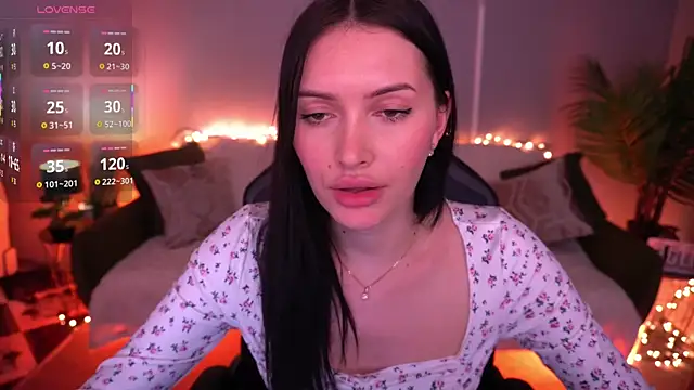 Snapshot of MilaSecrett chatting on 03.17.26 MilaSecrett online show from 03.17.26