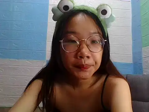 Snapshot of Nanoko chatting on 09.28.25 Nanoko online show from 09.28.25