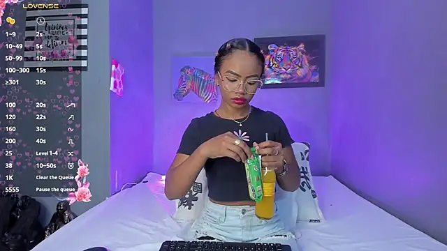 EmmaSmith06 online show from 12.22.25