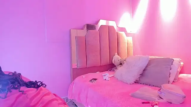 LoveQueen2 online show from 11.05.25