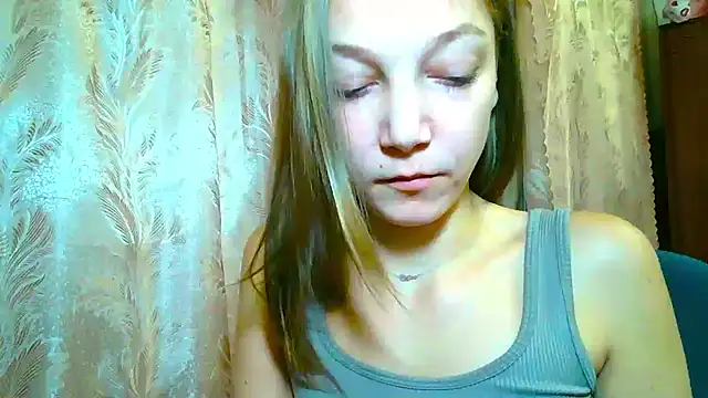 EmillyPlay online show from 11.07.25