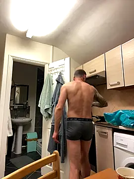 Snapshot of Yourhotboy_42 chatting on 12.20.25 Yourhotboy 42 online show from 12.20.25