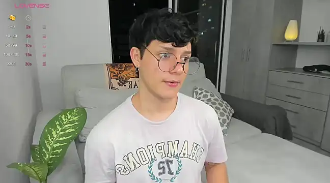 Snapshot of Alexxblue chatting on 12.22.24 Alexxblue online show from 12.22.24