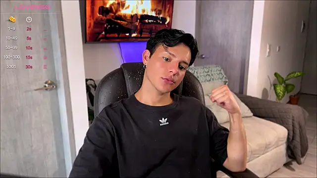 Snapshot of Alexxblue chatting on 01.27.25 Alexxblue online show from 01.27.25