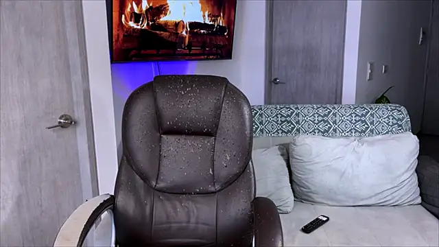 Snapshot of Alexxblue chatting on 02.18.25 Alexxblue online show from 02.18.25