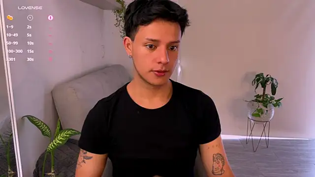 Snapshot of Alexxblue chatting on 10.18.25 Alexxblue online show from 10.18.25