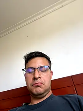 Snapshot of Nicolds14 chatting on 11.08.25 Nicolds14 online show from 11.08.25