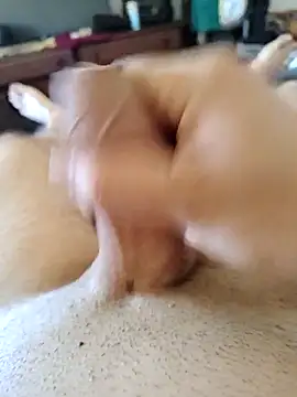 Snapshot of quierodarleche69 chatting on 11.15.25 quierodarleche69 online show from 11.15.25