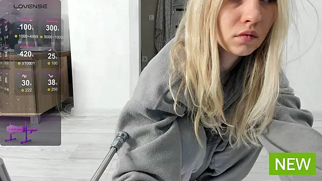 Snapshot of Adelina0001 chatting on 12.17.24 Adelina0001 online show from 12.17.24