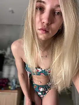 Snapshot of Adelina0001 chatting on 12.21.24 Adelina0001 online show from 12.21.24