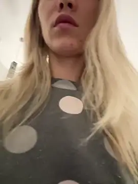 Snapshot of Adelina0001 chatting on 12.30.24 Adelina0001 online show from 12.30.24