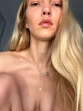 Snapshot of Adelina0001 chatting on 11.20.25 Adelina0001 online show from 11.20.25