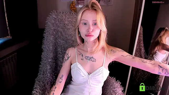 Snapshot of MalenaErnman chatting on 02.09.25 MalenaErnman online show from 02.09.25